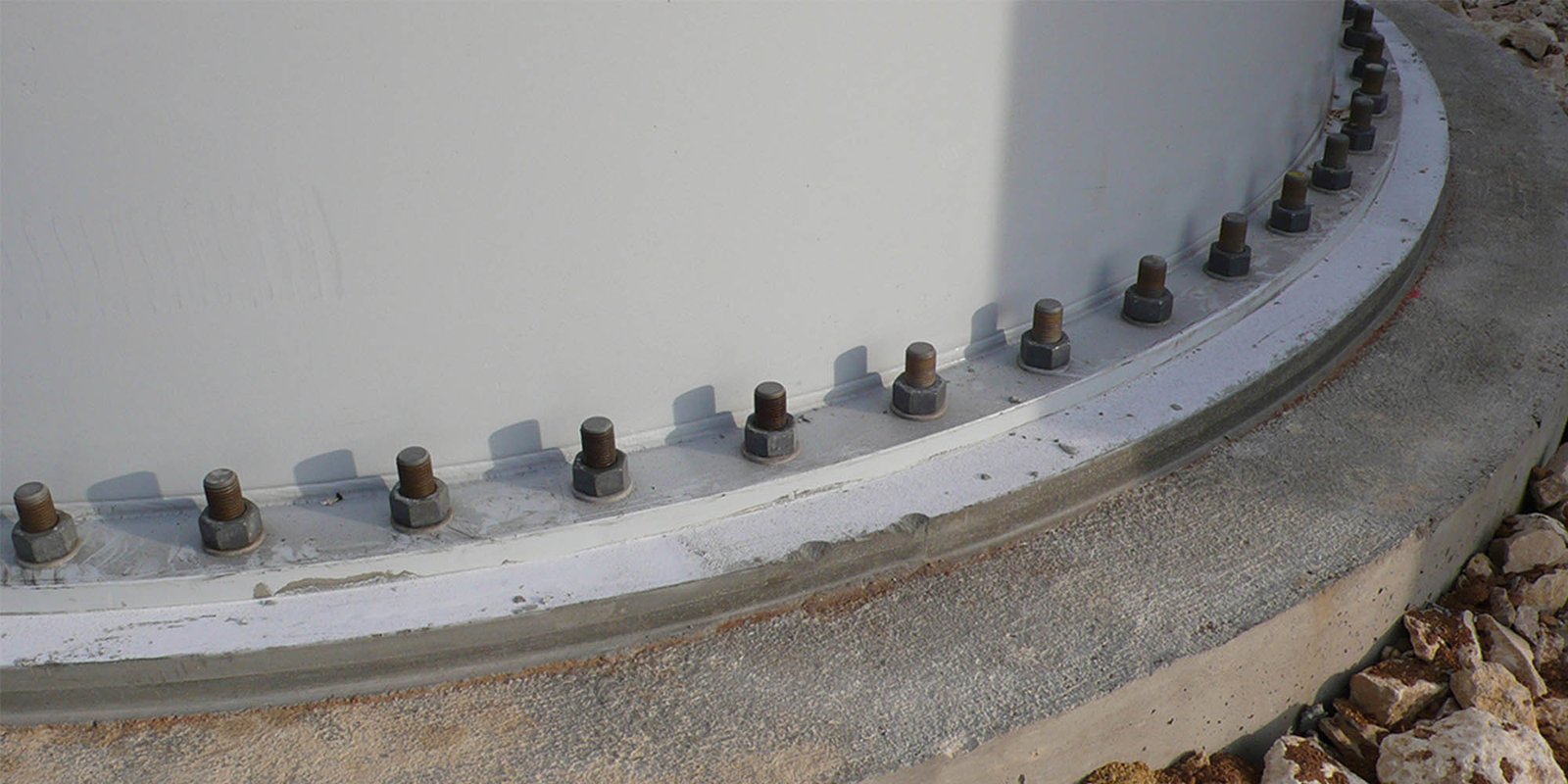 Base de aerogenerador con soluciones de impermeabilización