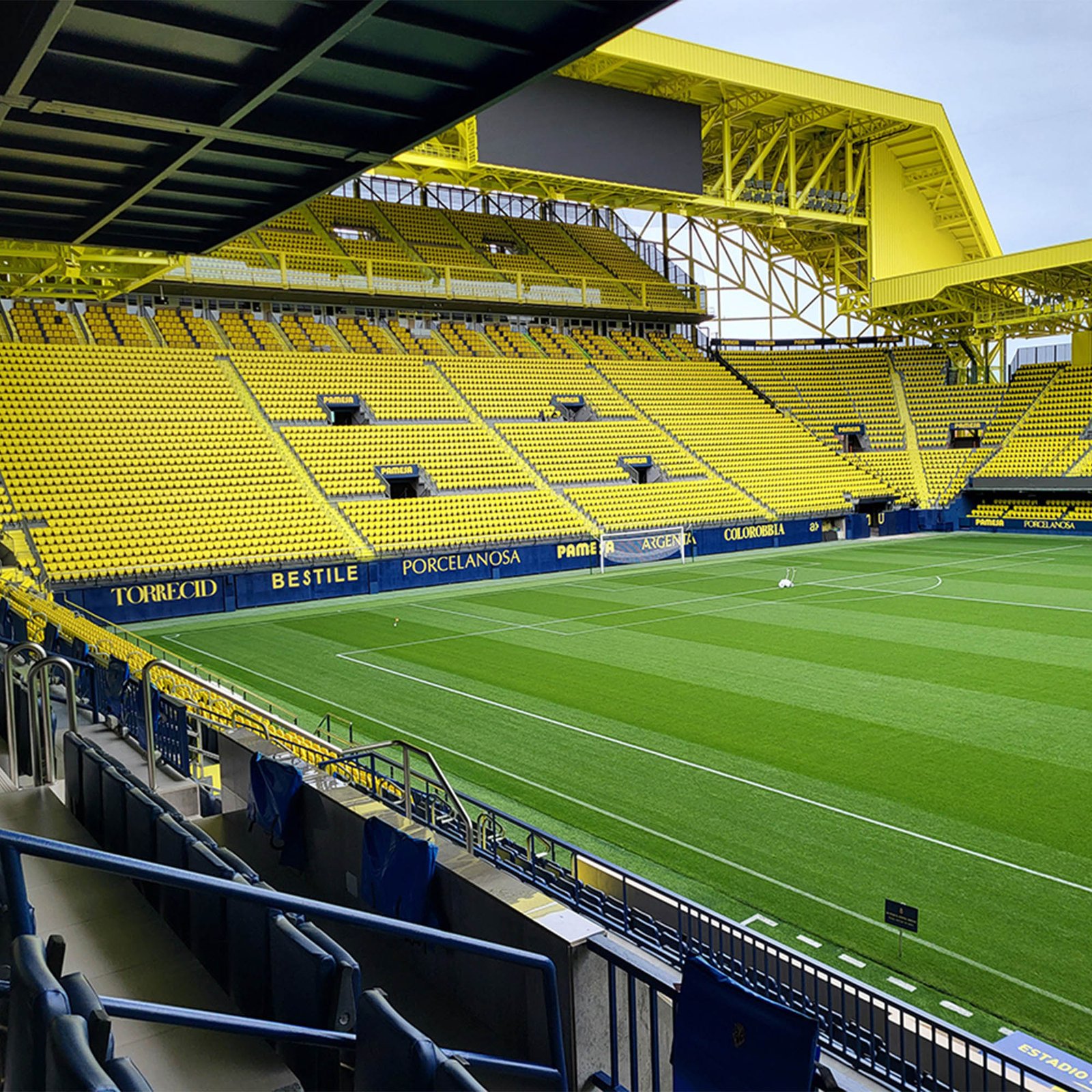 Impermeabilización de cubiertas en estadio deportivo