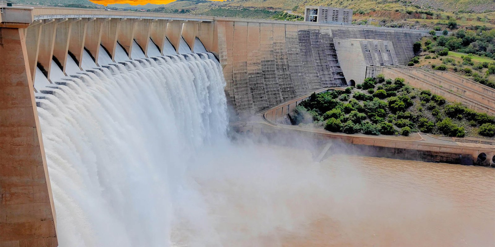 Presa de hormigón con sistemas de impermeabilización y control de agua