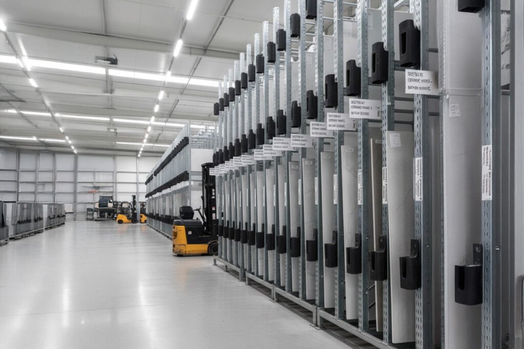 Contenido Refuerzo de baldosas cerámicas, piedras sintéticas.V4